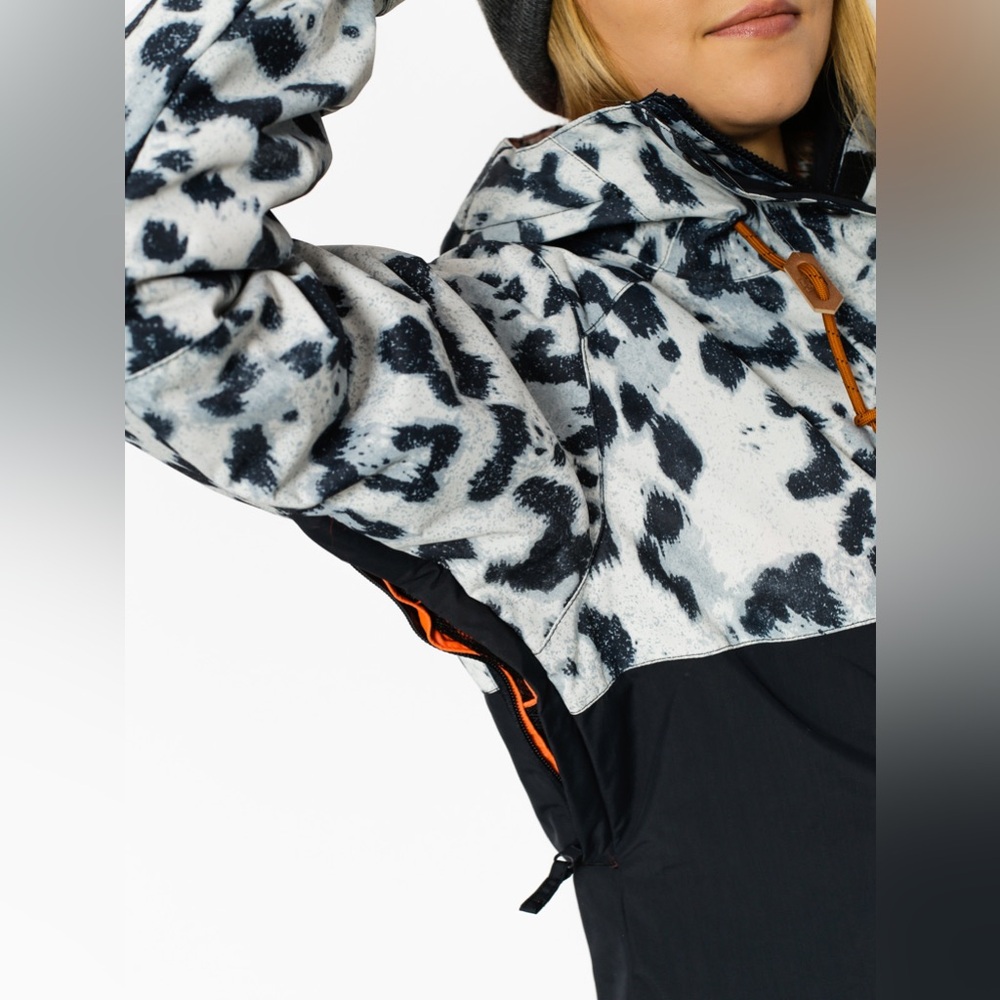 DC Cruiser Snow Leopard Women's Ski Snowboard
Jacket šāļøšæāļøā·ļø - Picture 4 of 16